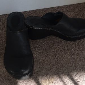 Born, size 9, genuine leather comfort clogs
